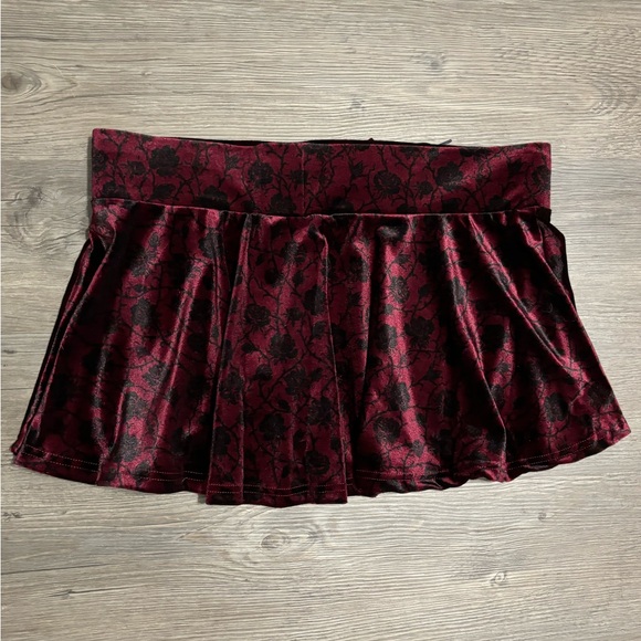 NWT Dolls Kill / Widow Heaven’s Outcasts Velour Mini Skirt - Picture 2 of 4